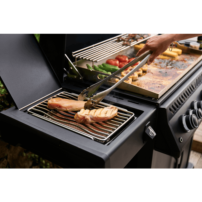 Grill gazowy Napoleon Phantom Rogue PRO Plancha z palnikiem bocznym Sizzle Zone, Czarny Mat (RP30FTSIBPK-PL-PHM)
