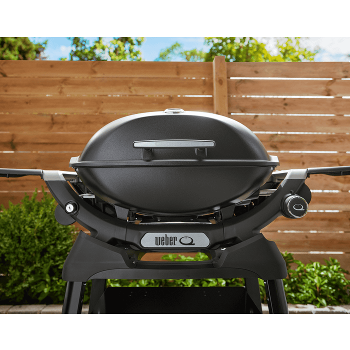 Grill gazowy Weber Q 2200N ze stolikami bocznymi i kompaktowym stojakiem (1501094)