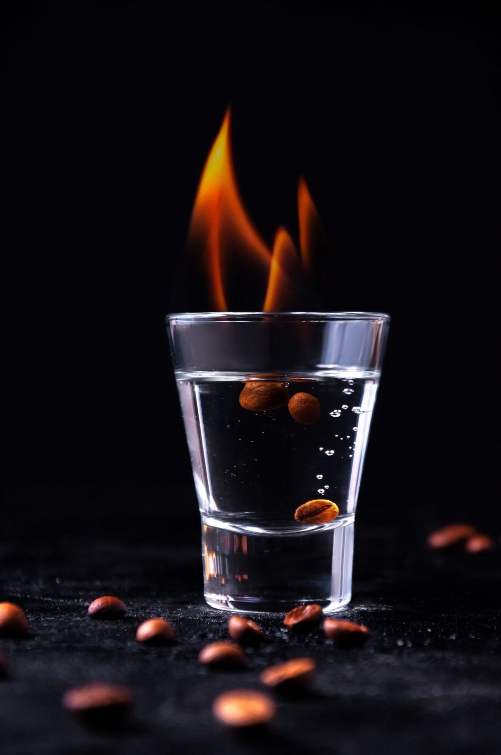 Sambuca dodawana do kawy