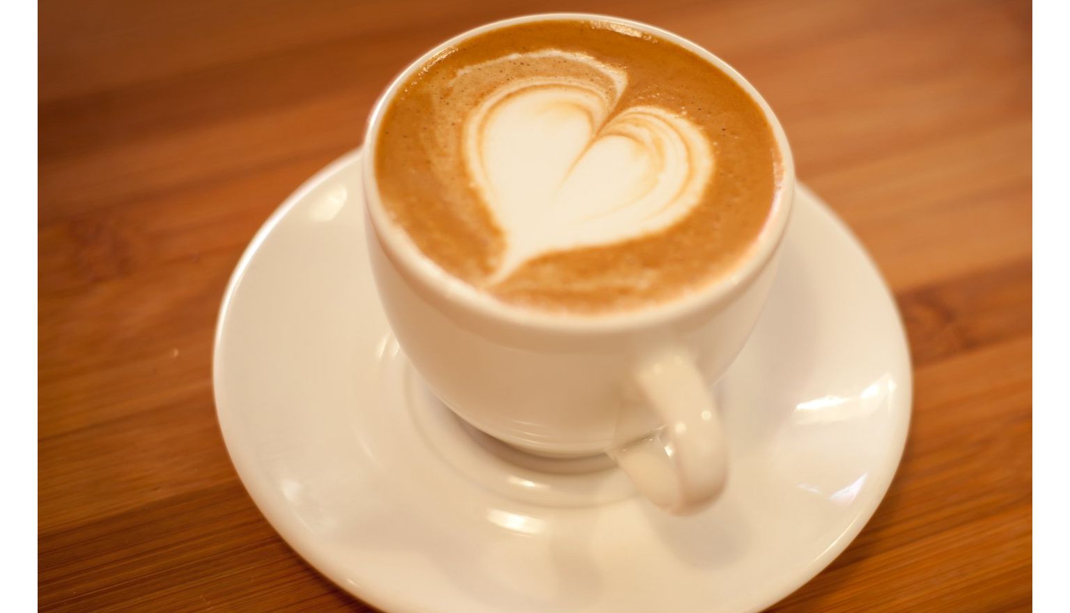 Walentynkowe Latte Art – jak zrobić serce na kawie?