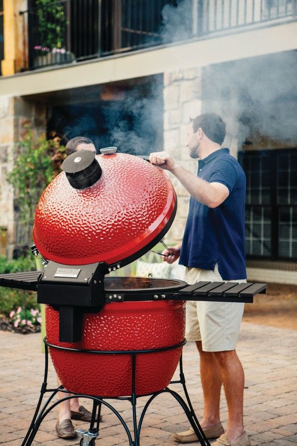 Grillowanie na Kamado Joe w ogrodzie