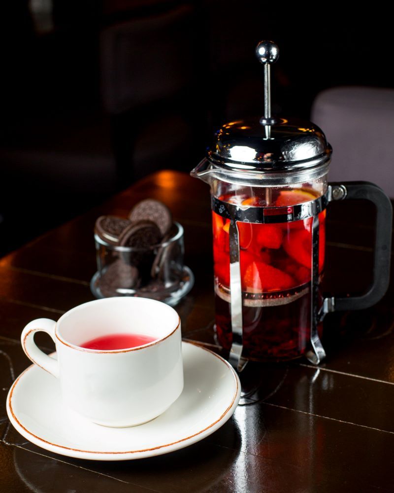 Herbata przygotowana z pomocą French press.