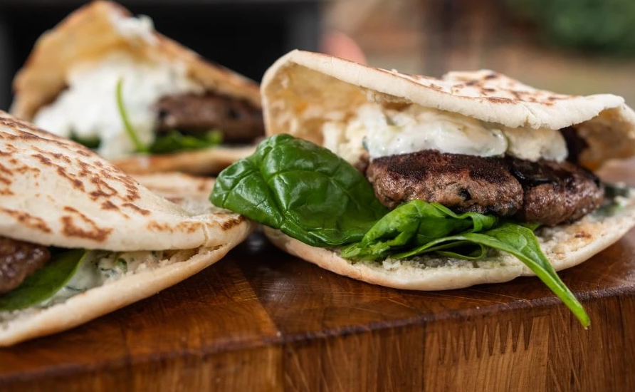Burger po grecku z grilla