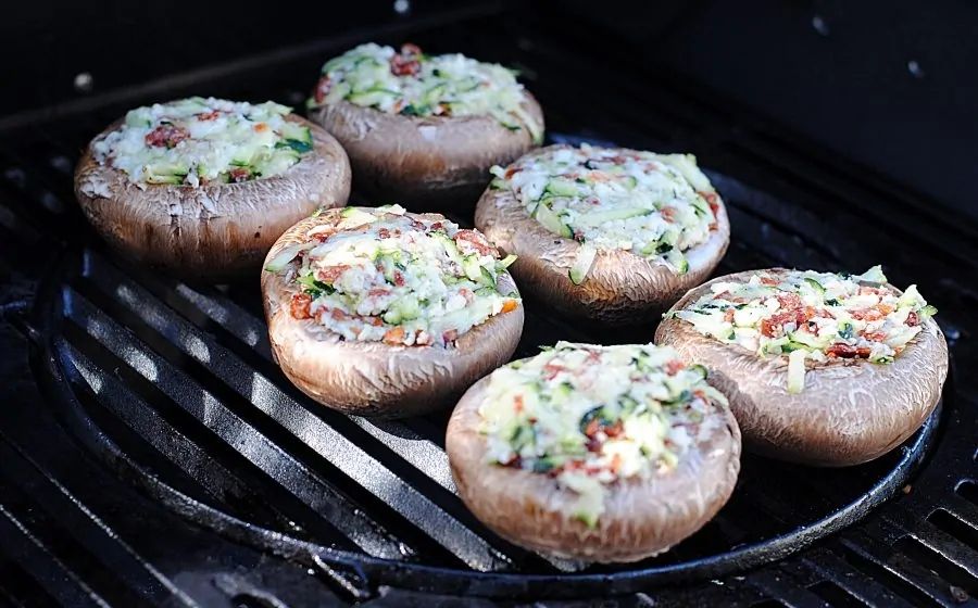 Grillowane faszerowane pieczarki