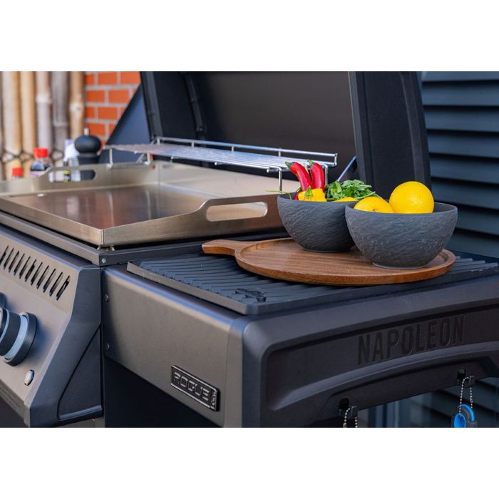 Grill gazowy Napoleon Phantom Rogue PRO Plancha (RP30FTPK-PL-PHM)