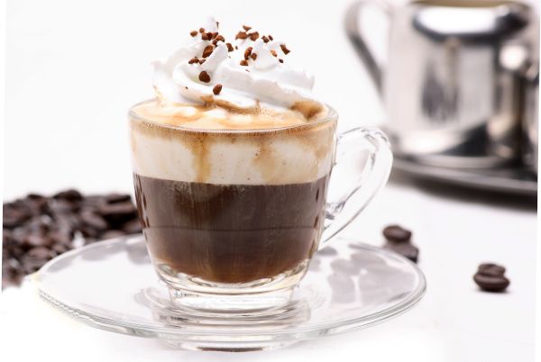 Espresso con panna albo kawa po wiedeńsku