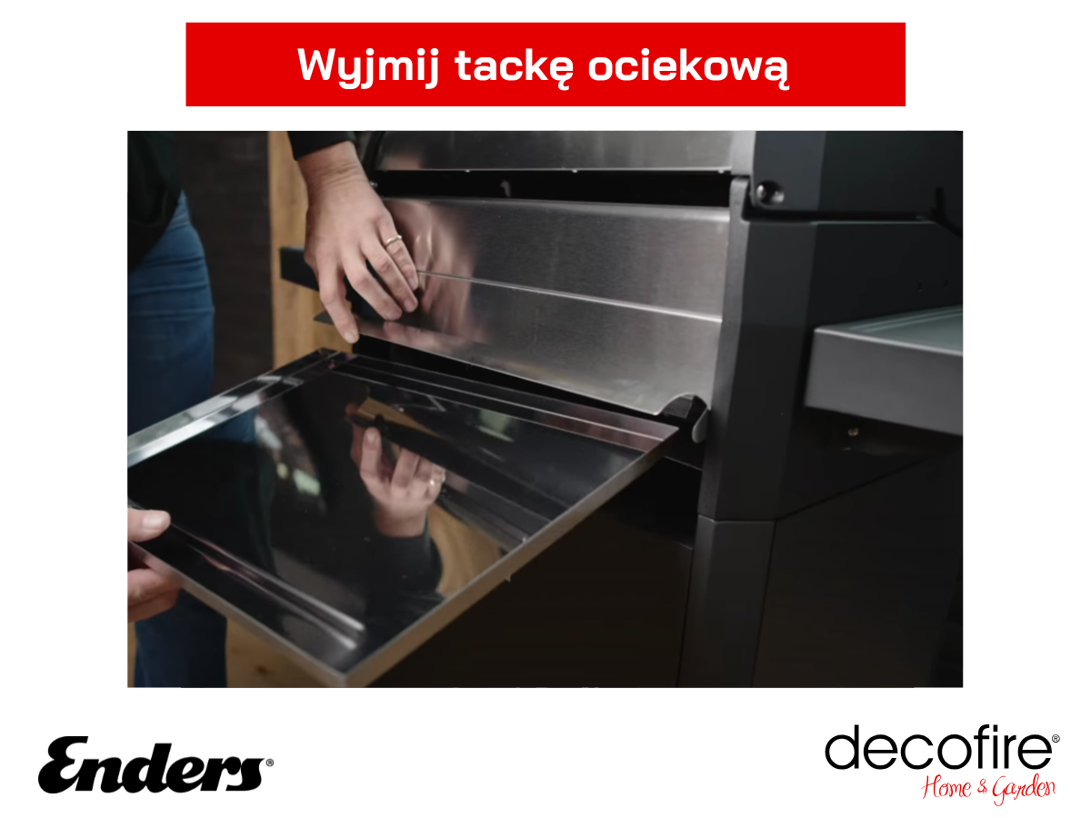Wyjmowanie tacki ociekowej przy czyszczeniu grilla