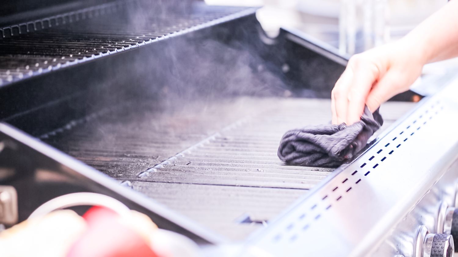 Jak wyczyścić przypalony grill?