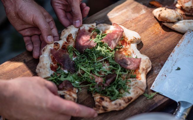 Pizza włoska z grilla na majówkę