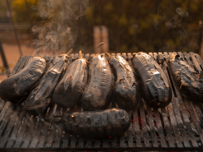 Bakłażan grillowany w całości