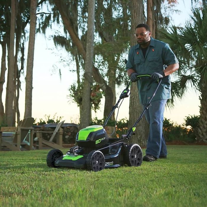Zestaw GreenWorks Kosiarka 80 V + Pilarka łańcuchowa 80 V + Kosa/Podkaszarka 80 V + Akumulator 4Ah 80 V + Ładowarka 80 V - W ZESTAWIE TANIEJ!