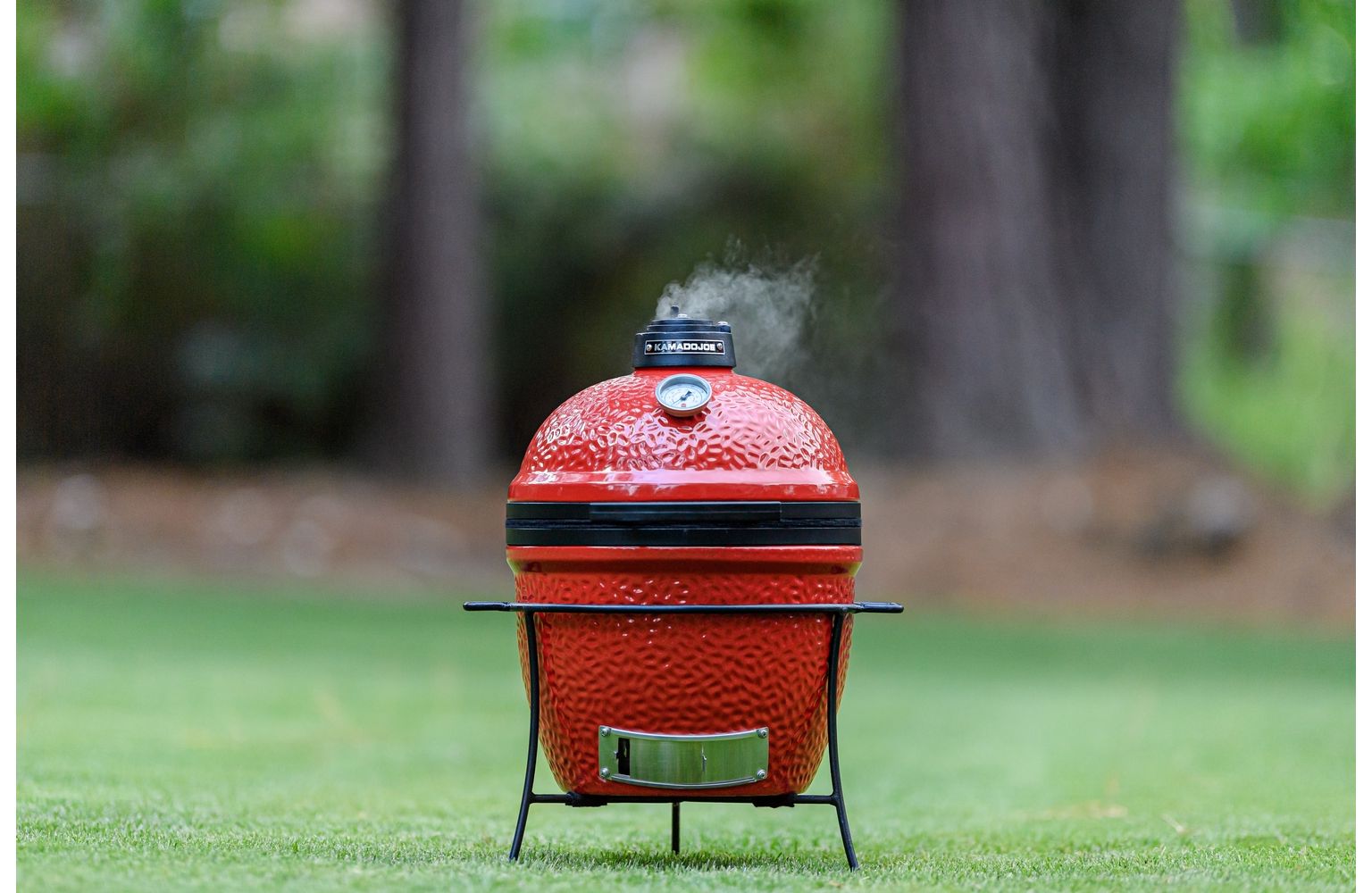 Grill węglowy ceramiczny – nowoczesna wersja kamado