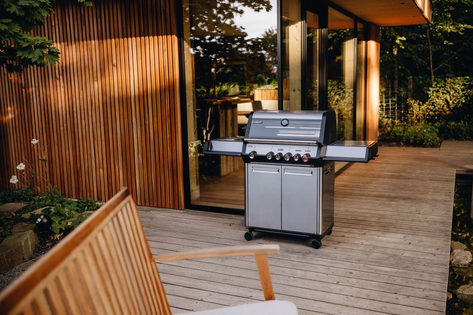 Grilli Enders Monroe II PRO 4 SIKR Turbo na tarasie