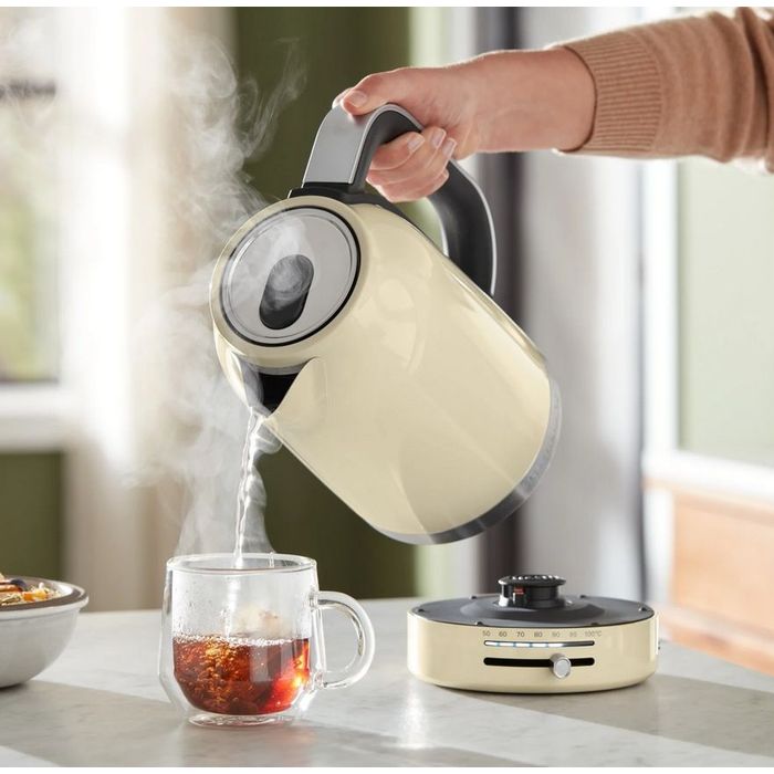 Czajnik 1,7 l Almond Cream KitchenAid (5KEK1701EAC)