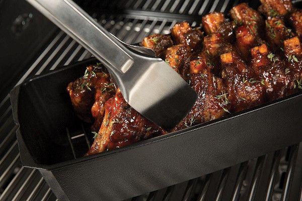 Grillowanie żeberek w żeliwnej brytfannie