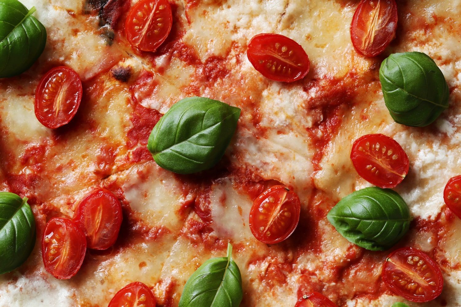 Świeże składniki na pizzy