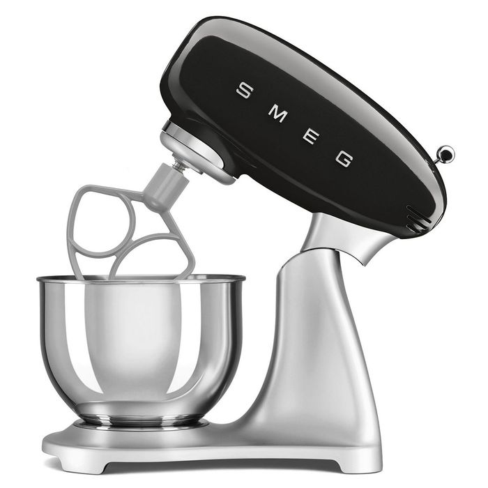 Mikser planetarny 50's style ze srebrną podstawą Czarny 4,8L Smeg (SMF04BLEU)