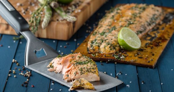 Techniki grillowania, które nadają wyrafinowany smak - akcesoria Broil King dla grill mastera 