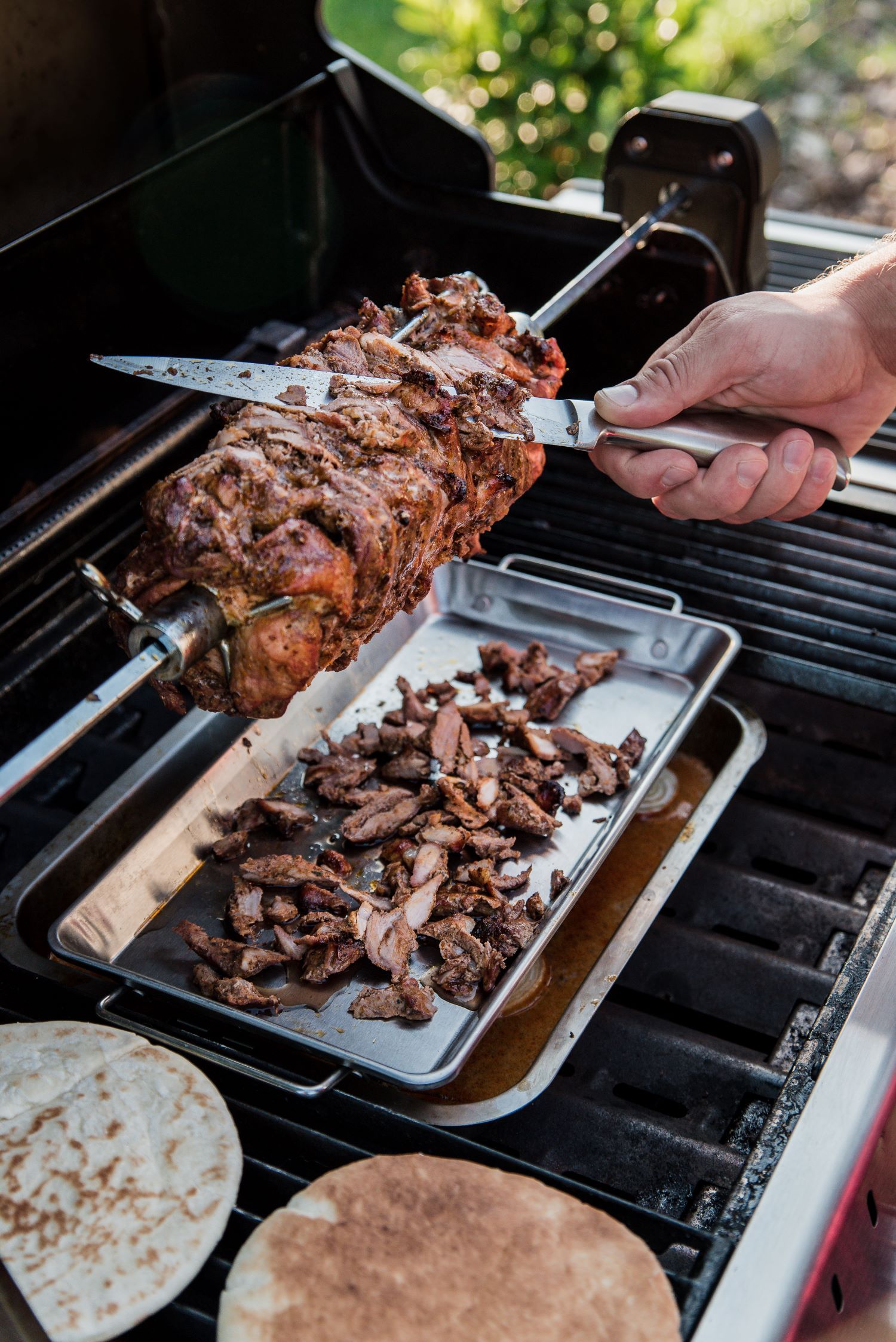 Kebab z grilla – pomysły na dania z rożna