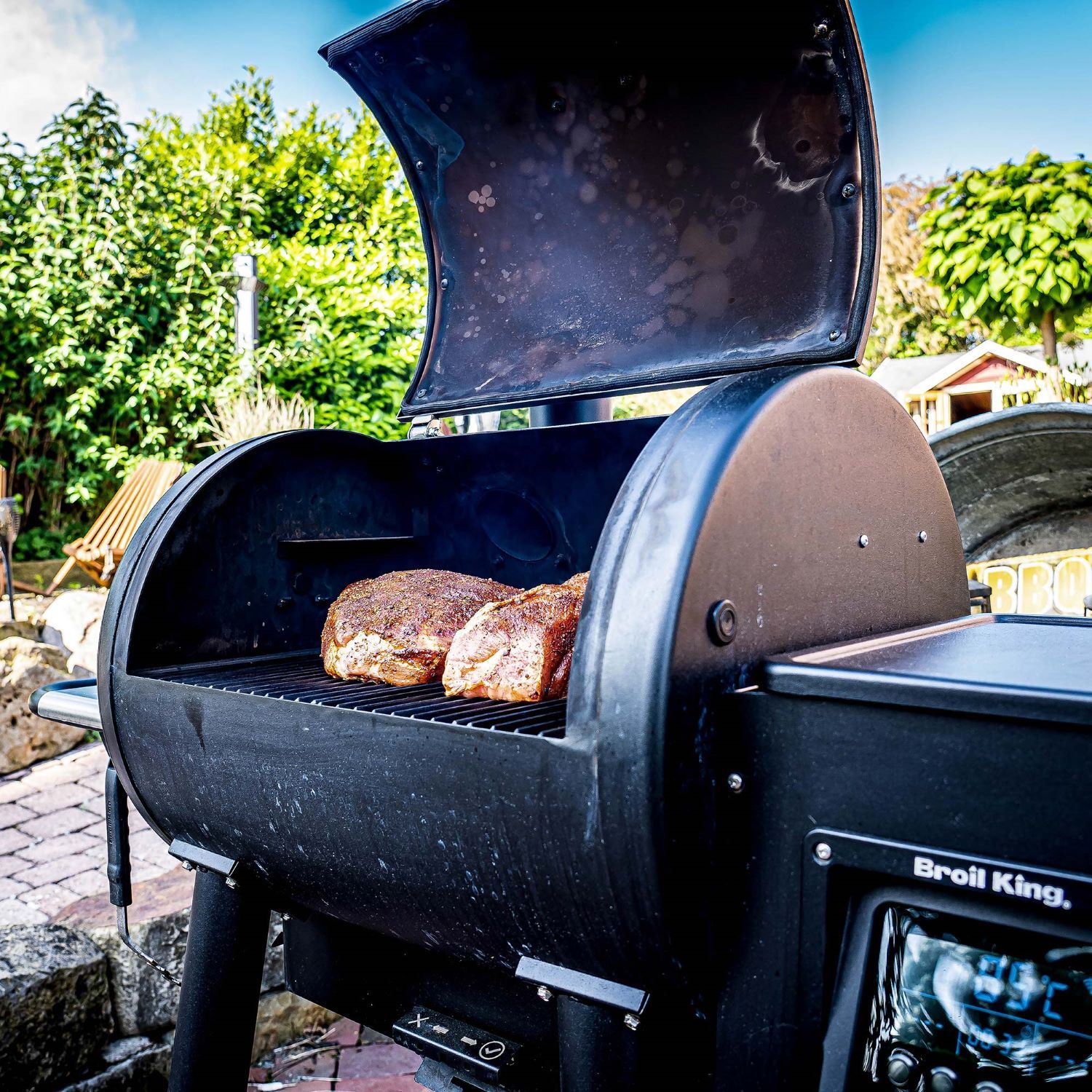 Low and slow pulled pork Broil King 