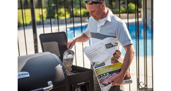Jak działa grill na pellet? O technologiach i modelach grilli Broil King