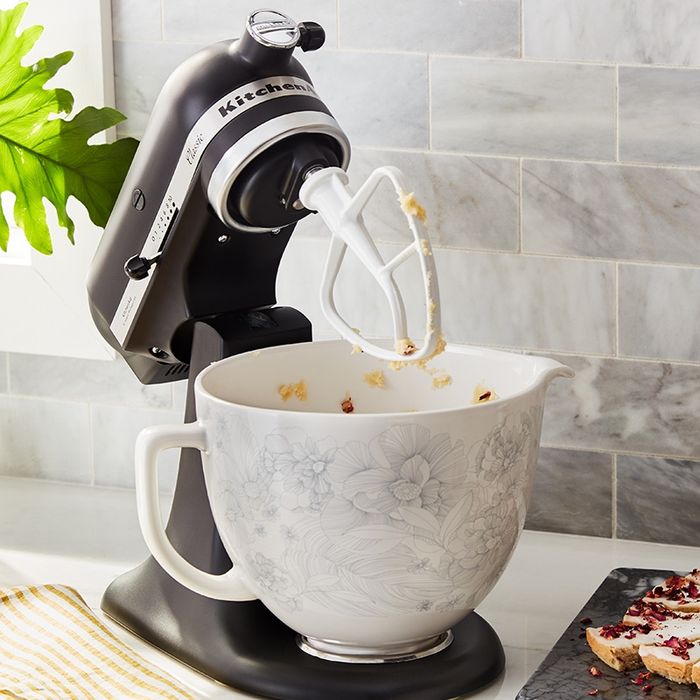 Unikalna dzieża ceramiczna Whispering-Floral 4,7L Artisan 5 KitchenAid (5KSM2CB5PWF)